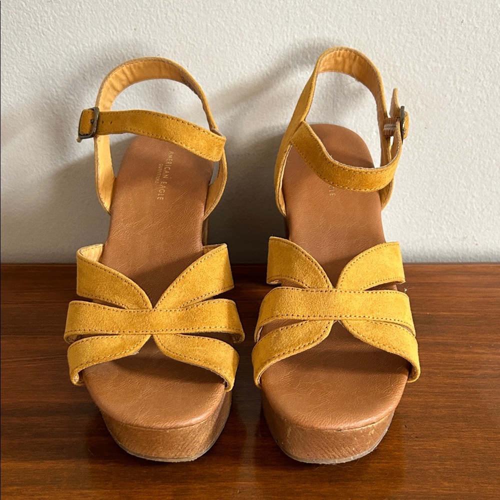American Eagle Mustard Yellow Suede Platform Heels W/ Ankle Strap Size 7